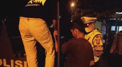 Pemotor Lansia Adu Banteng dengan Pelajar di Depan TPU Cluring Banyuwangi