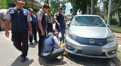 Parkir Sembarangan, Belasan Mobil Digembok Dishub Kota Malang