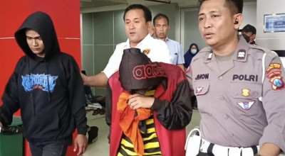 2 Pemuda Duel Parang di Surabaya, Diduga Rebutan Pacar