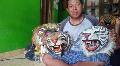 Pria di Banyuwangi Sulap Limbah Tray Telur Jadi Karya Seni Bernilai Tinggi