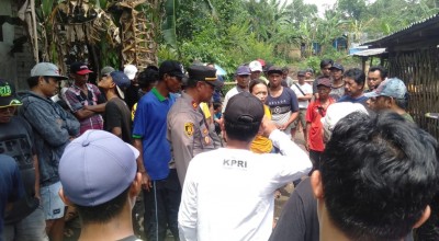 Dianggap Biang Kerok Jalan Rusak, Warga Tegalsari Banyuwangi Hadang  Dump Truck