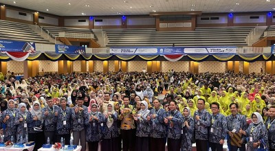 UT Surabaya Gelar Seminar Jelang Wisuda: Bergerak, Maju Bersama Bangun Bangsa