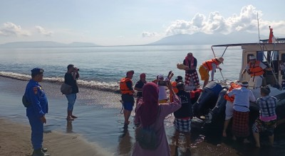 Umat Hindu Melasti, Anies Mlaku-mlaku nang Tunjungan, Ganjel Tooo!