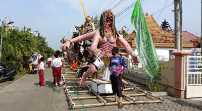Pawai Ogoh-ogoh Representasi Kerukunan Warga Desa Balun Lamongan