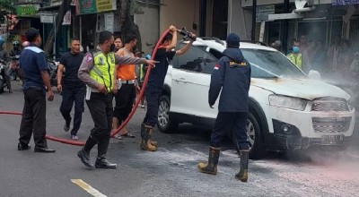 Mobil Chevrolet di Mojokerto Terbakar Diduga karena Korsleting