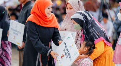 Safari Ramadan ke Tuban, Gubernur Jatim Salurkan Santunan 2000 Anak Yatim