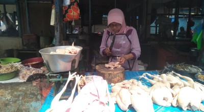 Harga Daging Ayam dan Ikan di Pasar Tradisional Kota Bojonegoro Naik Jelang Ramadan