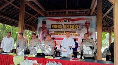 Polda Jatim Bekuk Produsen Bubuk Petasan yang Dijual Online, Pasok Seluruh Indonesia