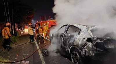 Tabrakan di Gresik, Motor Beat Terseret Honda HRV hingga Keduanya Terbakar