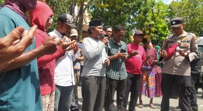 Warga Desa Dateng Demo Kejari Lamongan, Minta Kasus Pembunuhan Segera Disidang