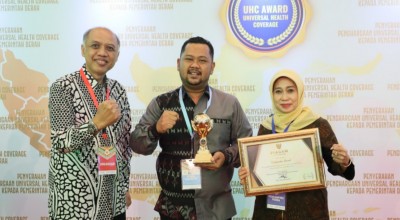 Kabupaten Gresik Raih Penghargaan Pemda Berstatus UHC