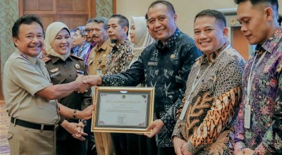 Pemkab Gresik Terima Penghargaan Kanwil BPN Jatim atas Partisipasi Program PTSL