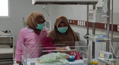 Ramai-ramai Warga Ingin Adopsi Bayi yang Ditemukan di Genteng