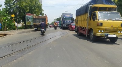 Jalan Nasional Lamongan-Gresik Macet 4 KM, Hanya Gara-gara Kedelai