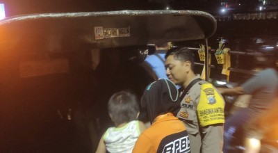 Percobaan Bunuh Diri Ibu dan Anak Ceburkan Diri di Rolak Surabaya Digagalkan Warga