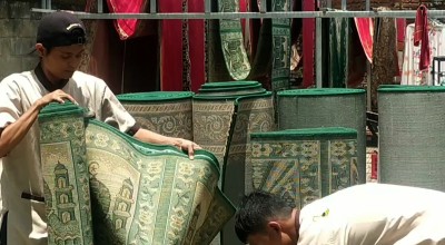 Berkah Ramadan, Jasa Cuci Karpet dan Sajadah di Jombang Banjir Pesanan