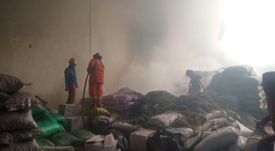 Gudang Cat dan Rempah-rempah di Jemundo Sidoarjo Terbakar