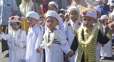 Meriahnya Kirab Anak-anak TPQ dalam Haul ke-546 Sunan Ampel