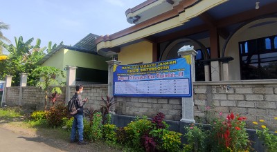 Warga Banyuwangi Protes Makam Berdiri di Lahan Masjid