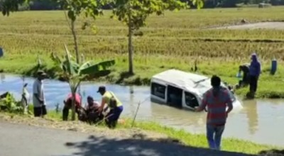 Mobil Siaga Desa di Bojonegoro Masuk Parit, Begini Kondisi Penumpangnya