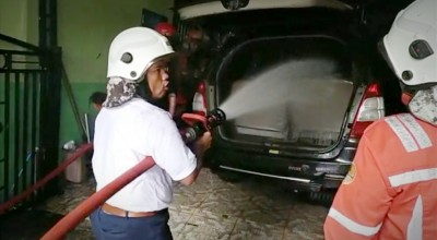 Usai Dipakai Jalan-jalan, Sebuah Mobil di Gresik Terbakar