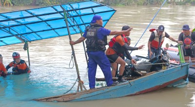 9 Motor dalam Perahu Tambang Terbalik di Surabaya Berhasil Dievakuasi