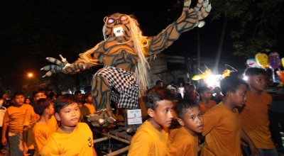 FOTO: Pawai Ogoh-ogoh di Desa Laban Gresik