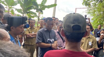 Buntut Blokade Jalan, Bupati Sugiri Datangi TPA Mrican