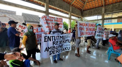 Warga Protes Bau Tidak Sedap Perusahaan Pengolahan Limbah di Mojokerto