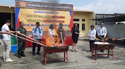 Kejari Kabupaten Mojokerto Musnahkan Barang Bukti, Sabu 1,6 Kg