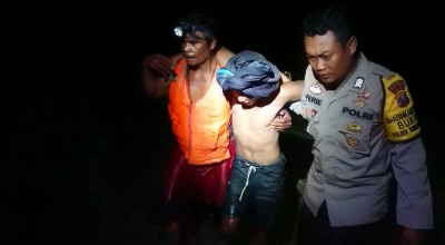 Puluhan Pencari Ikan Terjebak di Sungai Brantas Tulungagung Berhasil Dievakuasi