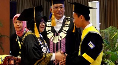 Universitas Terbuka Surabaya Kukuhkan 1835 Wisudawan dari Beberapa Program Studi