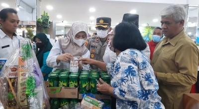 Sidak Mamin Jelang Lebaran di Kota Mojokerto, Temukan Kemasan Rusak