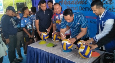 Emak-emak Heboh Sambut AHY di Tuban