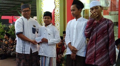 JIIPE Salurkan Bantuan untuk Warga Gresik di Sekitar Industri