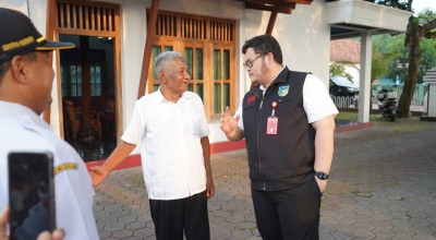 Datangi Kades Gabru, Mas Dhito Selesaikan Persoalan Penutupan Akses Warga