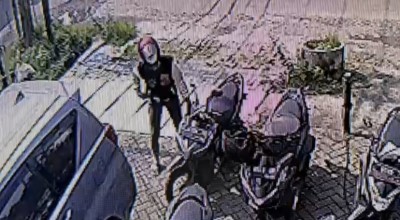 Motor Pegawai Kantor Media Digasak Maling, Ciri-ciri Pelaku Terekam CCTV