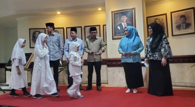 DPRD Surabaya Berbagi Keceriaan dan Kemenangan Bersama Anak Yatim