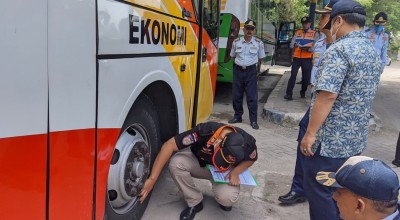 Angkutan Mudik Lebaran 2023 di Terminal Rajekwesi Bojonegoro Dicek Kelaikannya