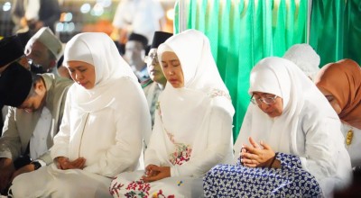 Malam 21 Ramadan, Ning Ita Bermunajat di Atas KRI Surabaya 591 Bareng Gubernur Jatim