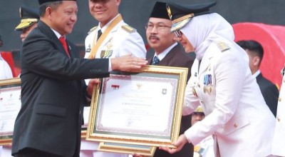 Diserahkan Mendagri, Banyuwangi Raih Peringkat Pertama Kinerja Pemkab Se-Indonesia