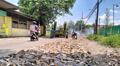 Jalan Rusak di Gununggangsir Pasuruan Mulai Diperbaiki, Awas Macet!