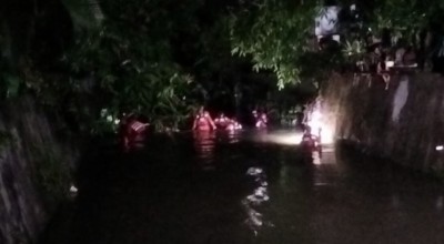 Remaja Surabaya Hilang Terseret Arus Sungai Simo Hilir Raya