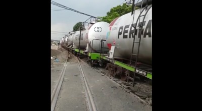 Kereta Api Pertamina Anjlok di Taman, Sidoarjo