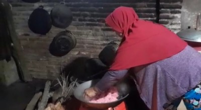 Full Senyum Perajin Petulo Banyuwangi saat Ramadan