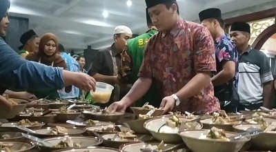 Info Lur, Ratusan Takjil dan Menu Buka Puasa di Masjid Agung Baitul Mukminin Jombang
