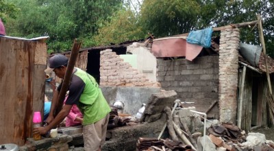 Rumah Warga Banyuwangi Roboh Akibat Angin Kencang dan Hujan Deras