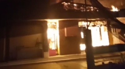 Rumah di Tulungagung Terbakar, Viral Pangku Wanita Seksi, Sarangan Macet