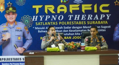 Cara Keren Satlantas Polrestabes Surabaya Sadarkan Pelanggar Lalu Lintas