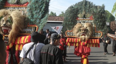 PKS Ponorogo Daftarkan Bacaleg ke KPU dengan Iring-iringan Reog